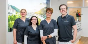 Gruppenbild Praxisteam | Dr. Piel und Mitarbeiterinnen