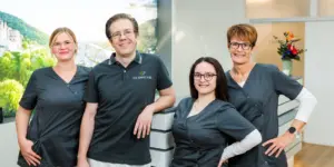 Gruppenfoto Dr. David Piel mit den Mitarbeiterinnen